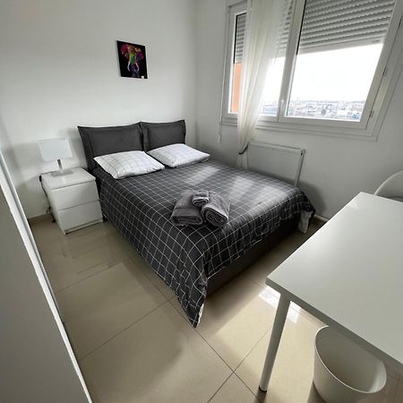 Super 4 Pieces Refait A Neuf Villeurbanne Exterior foto
