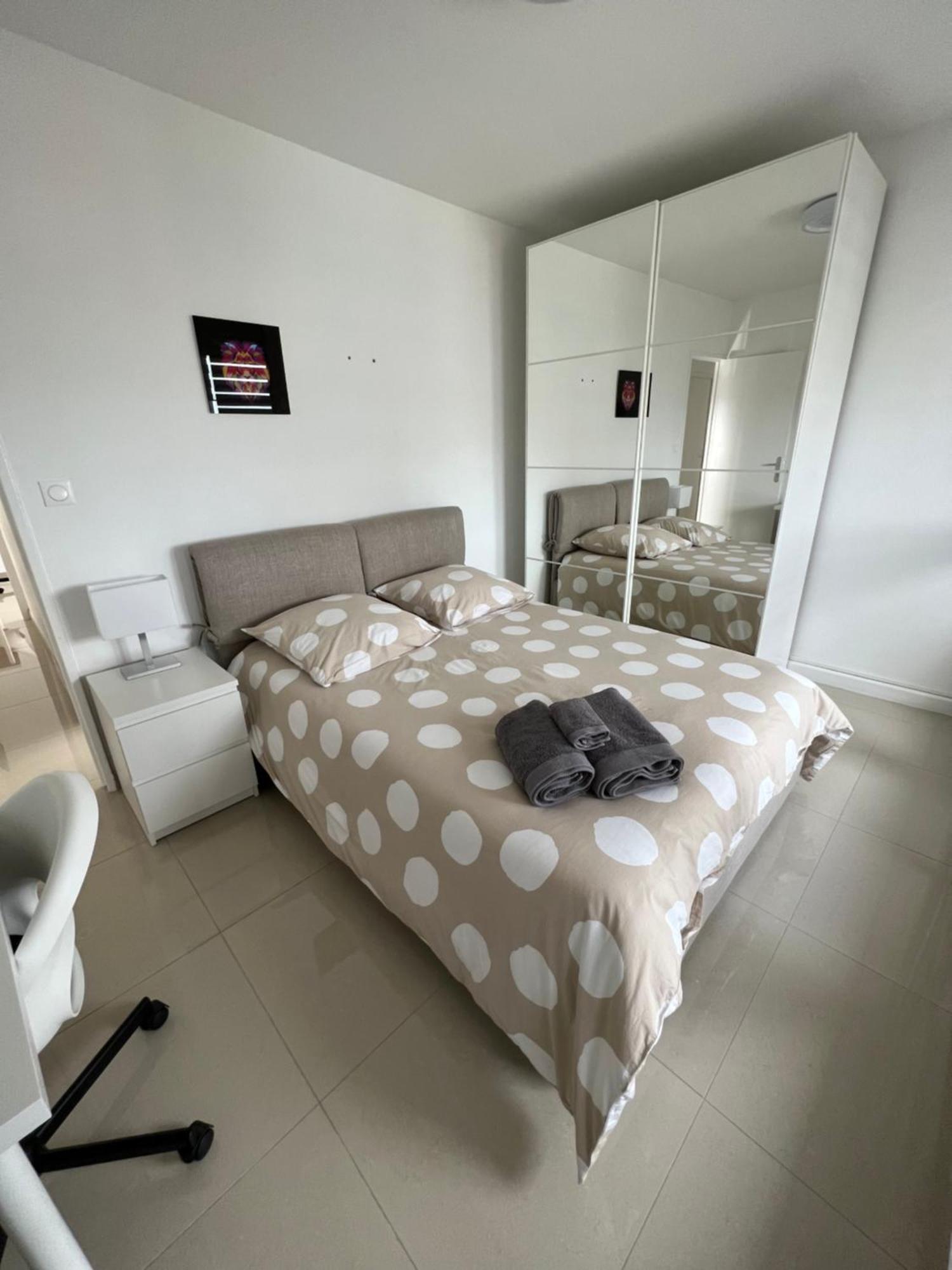 Super 4 Pieces Refait A Neuf Villeurbanne Exterior foto