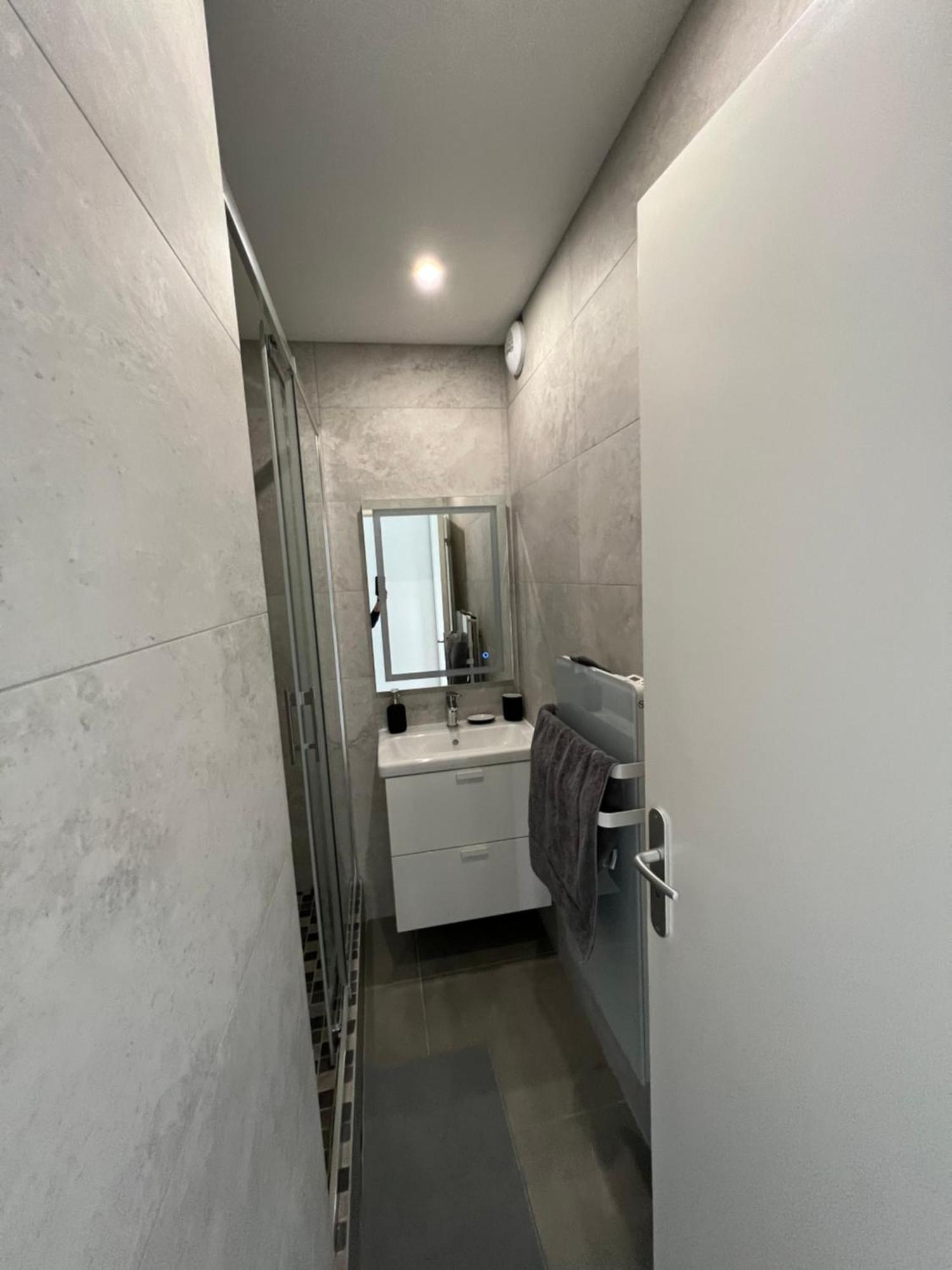Super 4 Pieces Refait A Neuf Villeurbanne Exterior foto