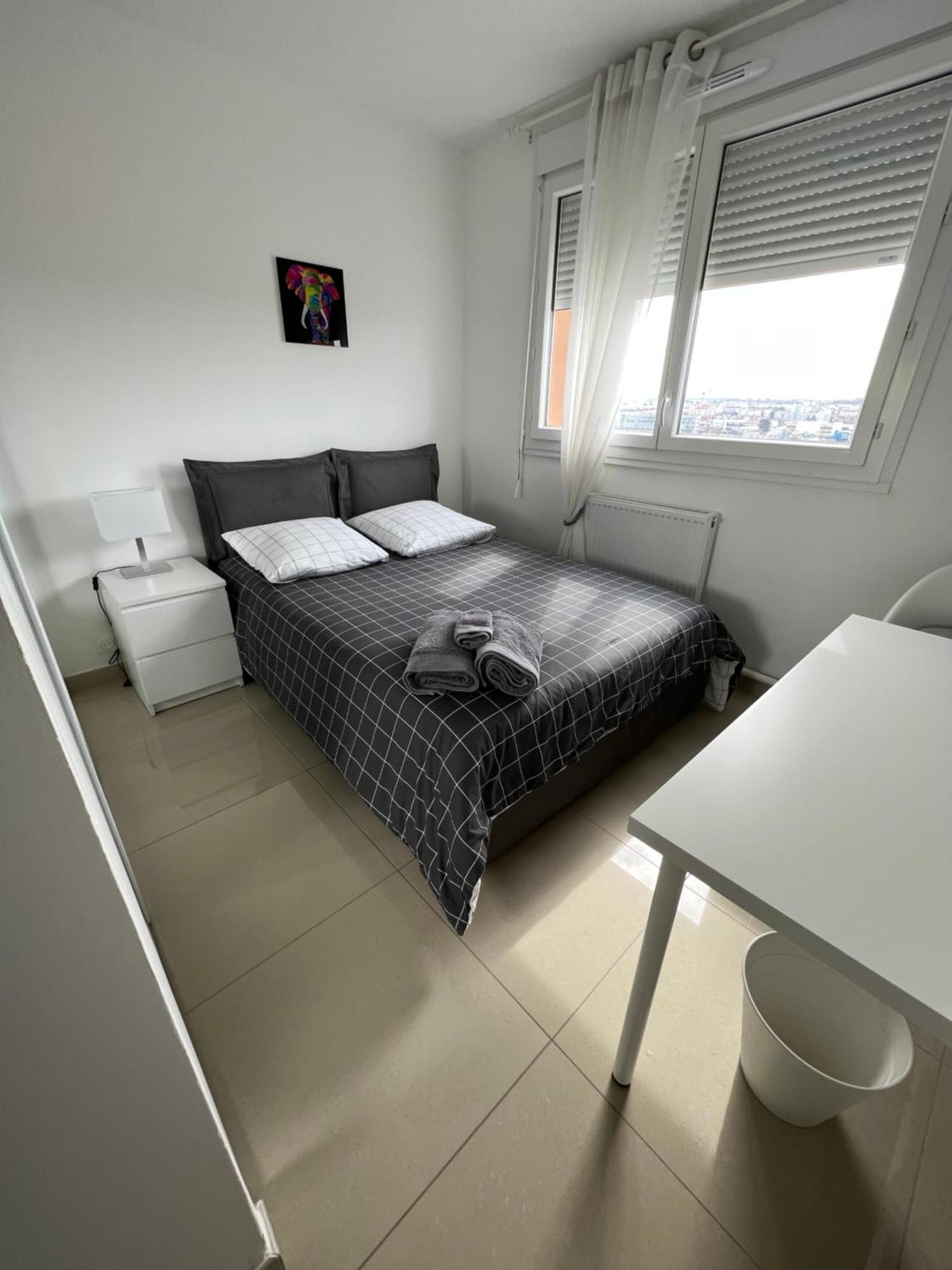 Super 4 Pieces Refait A Neuf Villeurbanne Exterior foto